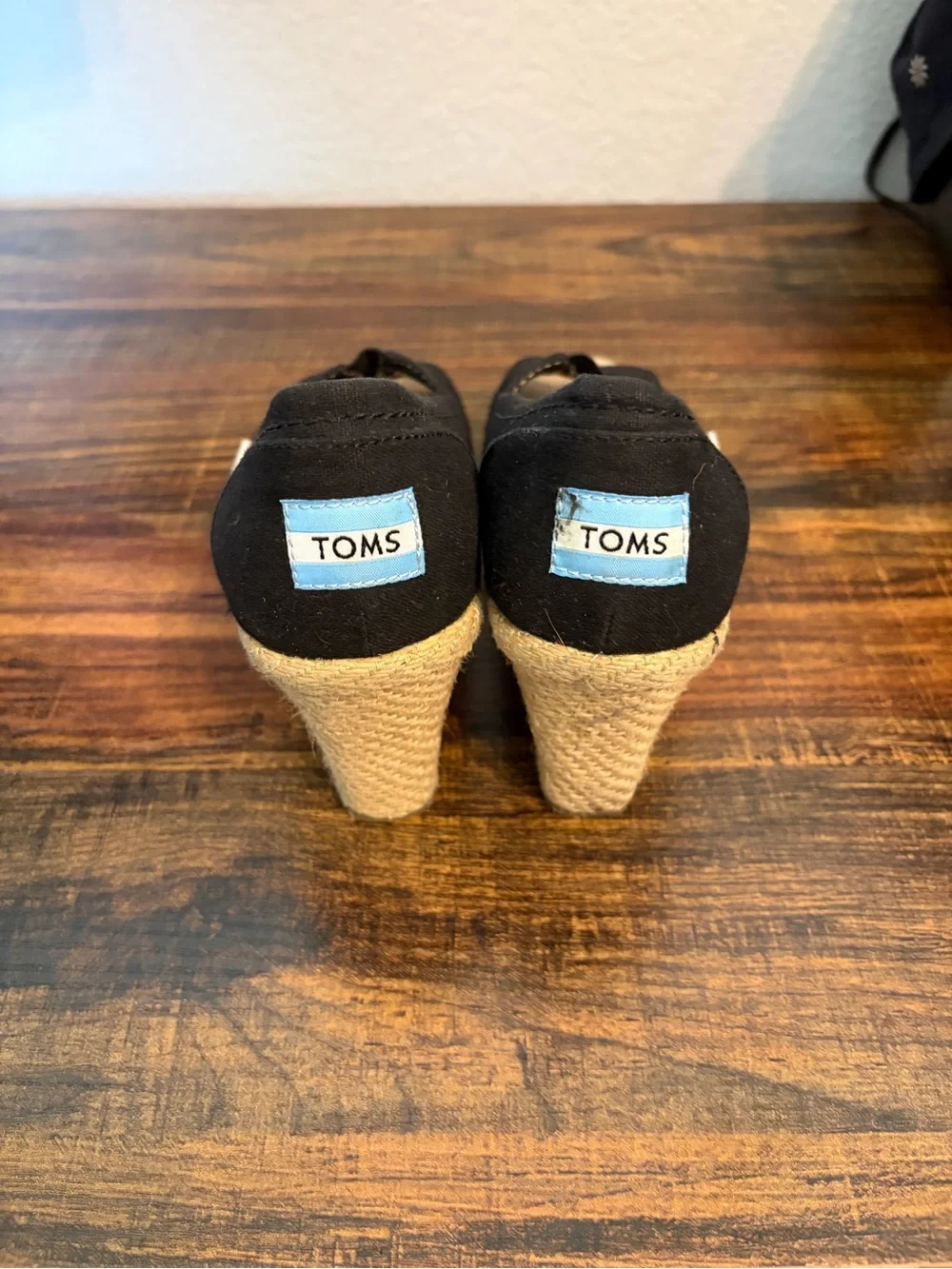 Toms black canvas